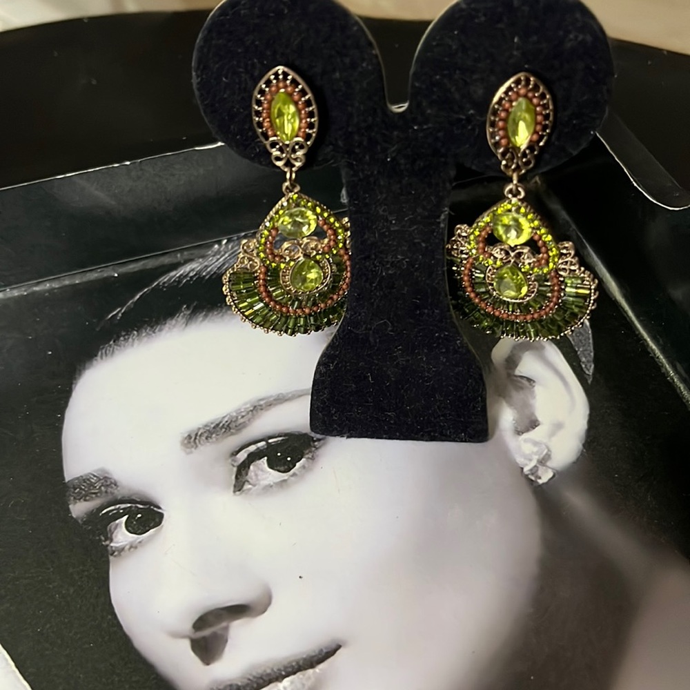 Amazing green dressy earrings